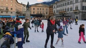 Sondrio si prepara al Natale, torna la pista di pattinaggio in piazza