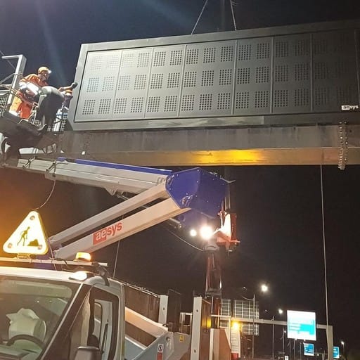 Ss36 SS36, torna il pannello a messaggio variabile sul ponte Manzoni - Cronaca