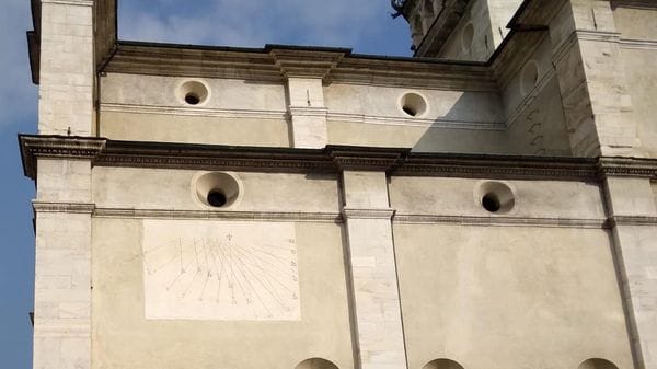 Tirano: donata l’asta per la meridiana di piazza Basilica