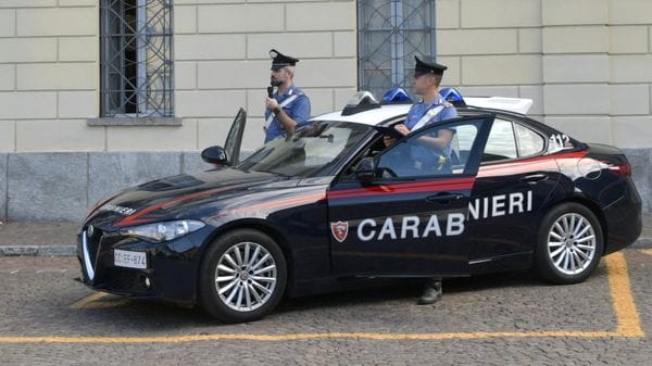 Sondrio, finti carabinieri tentano di truffare un’anziana: arrestati 