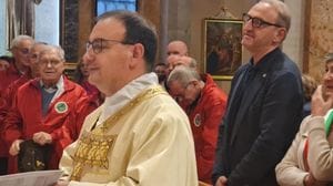 Malgrate, don Luca Rognone accolto tra gli applausi: «Non sono solo»