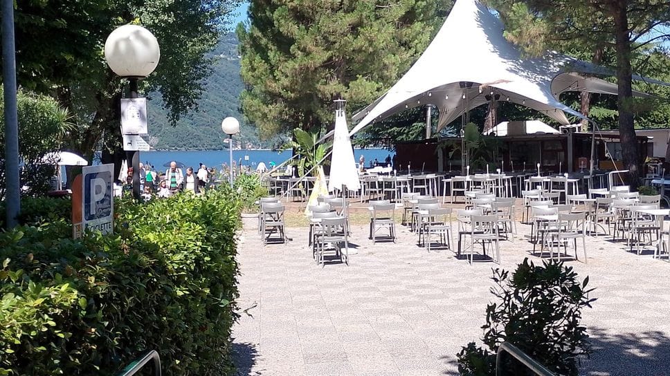 Mandello, lido comunale chiuso in anticipo: «Il lago non va in vacanza»