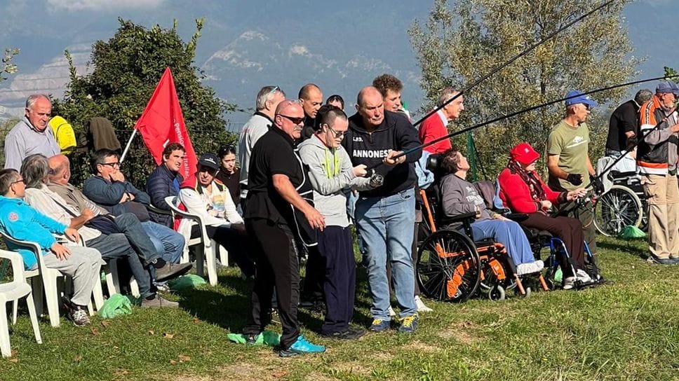 Dolzago: cento ragazzi con disabilità pescano al Chiarello