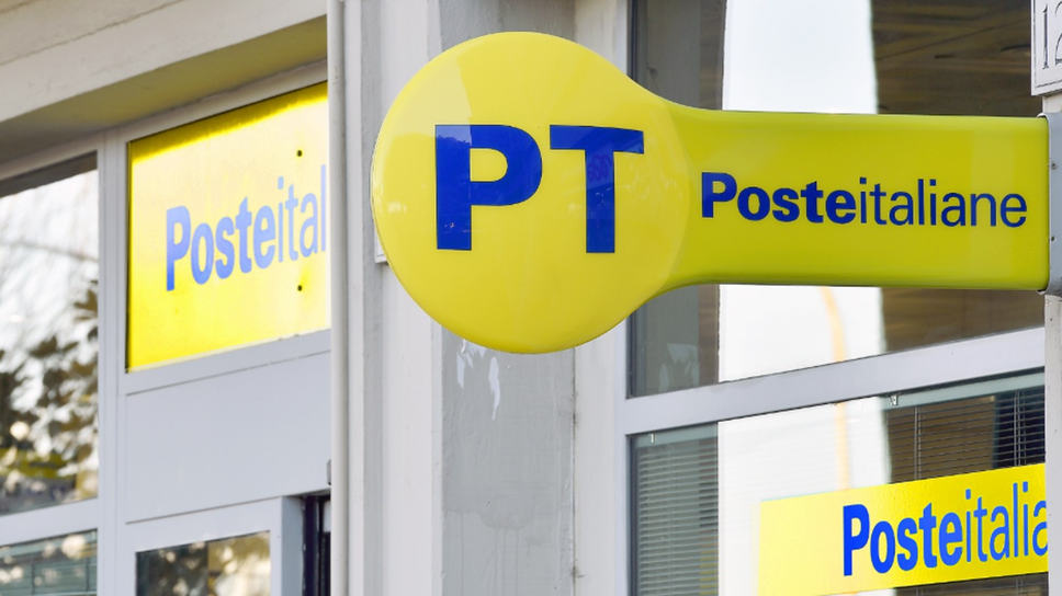 Poste, in Valtellina due generazioni di direttori a confronto: 32 e 66 anni, la stessa passione