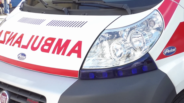 Valvarrone, si ferisce con la motosega mentre taglia la legna: 27enne in ospedale