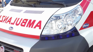 Valvarrone, si ferisce con la motosega mentre taglia la legna: 27enne in ospedale
