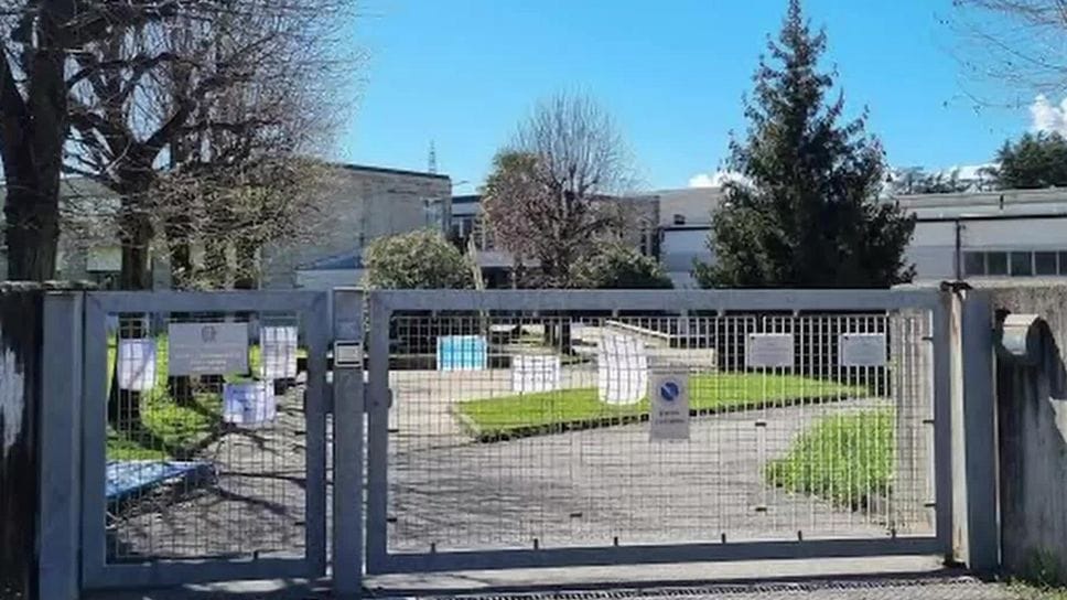 Barzanò, cancelli delle medie ancora chiusi: i sindaci non trovano una soluzione