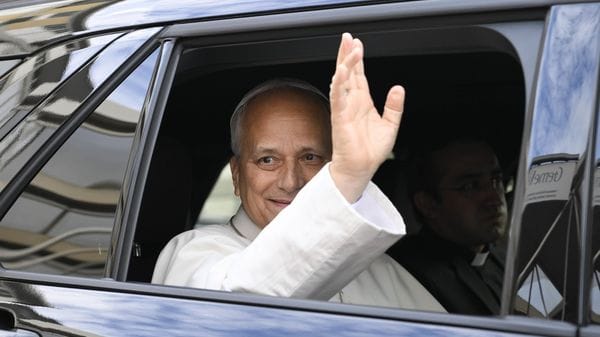 La rotta di papa leone non cambia