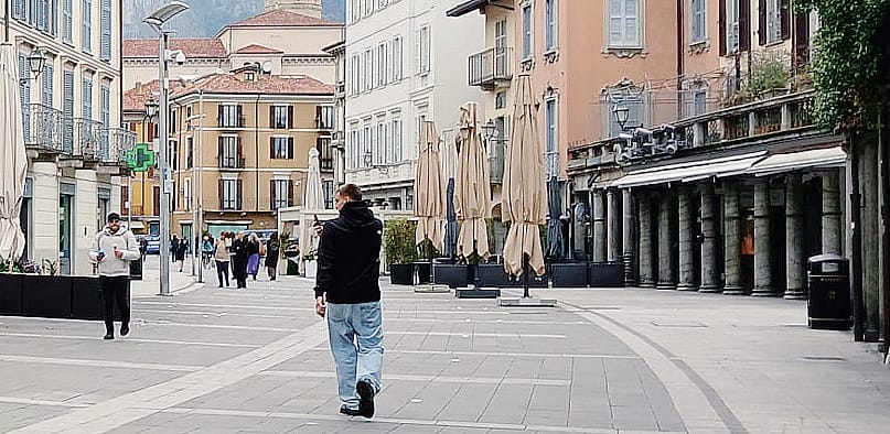 le violenze fantasma nella città svuotata