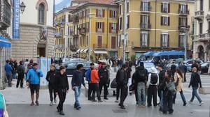 Lecco, allarme maranza e città blindata: nessuno scontro, ma negozi chiusi e scuole semivuote