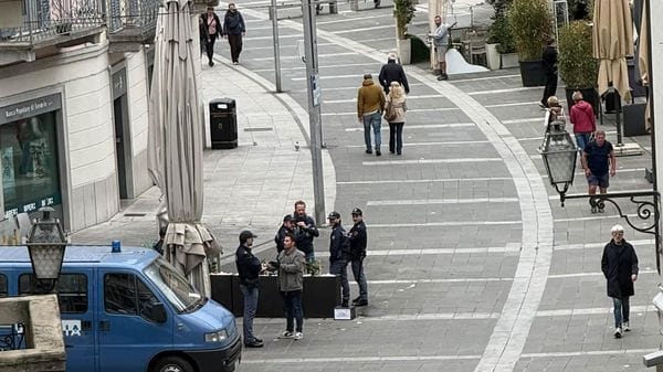Lecco, paura scontri in centro: vetrine e strade vuote