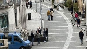Lecco, paura scontri in centro: vetrine e strade vuote