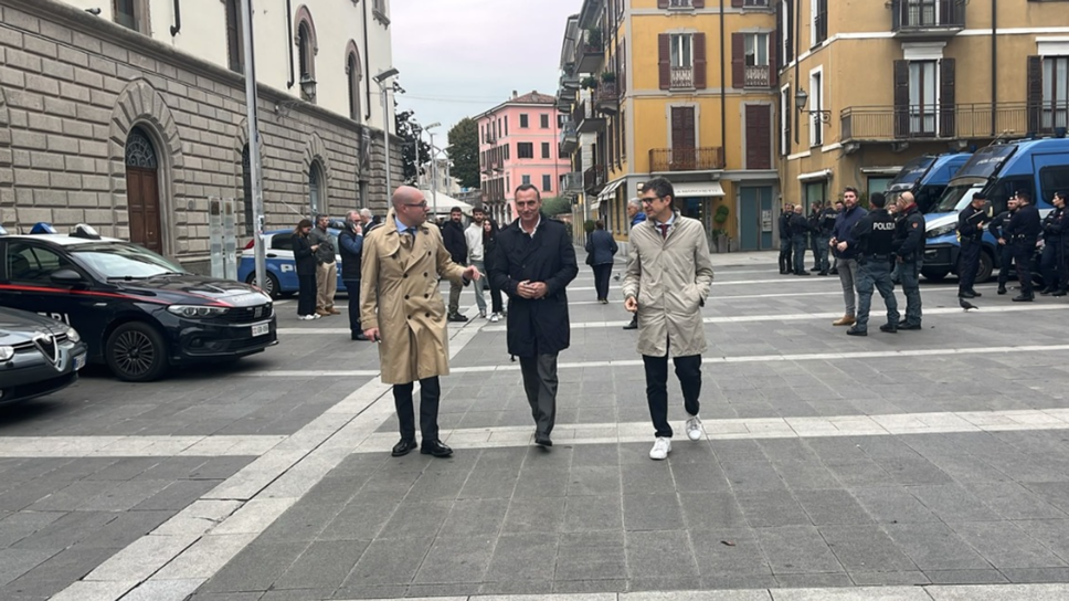 Lecco, il sindaco ringrazia istituzioni e forze dell’ordine dopo la giornata di tensione: «Ora la sfida educativa»