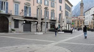 Lecco, il centro tiene con 891 attività ma spariscono i negozi alimentari