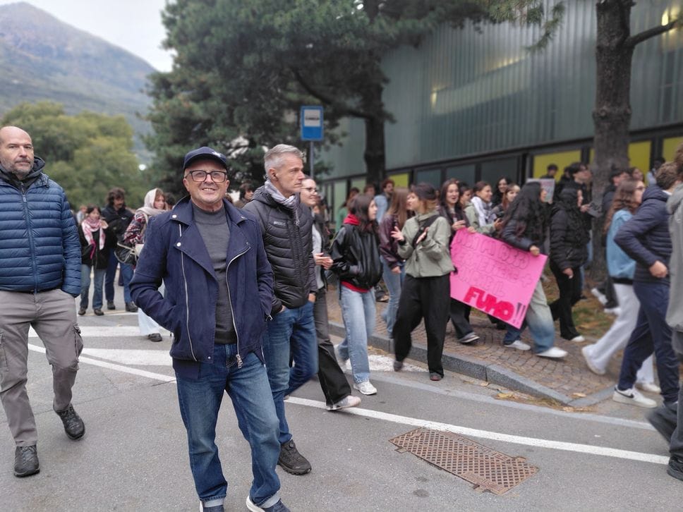 Morbegno: 300 studenti in piazza per chiedere ascolto e cambiamento