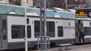 Piateda: auto intrappolata al passaggio a livello