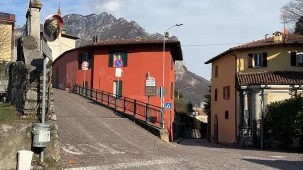 Malgrate, residenti contro il senso unico in via Agudio