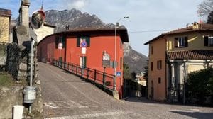 Malgrate, residenti contro il senso unico in via Agudio
