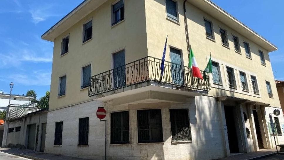 Missaglia, foto-trappole contro i rifiuti: 13 sanzioni nel 2026