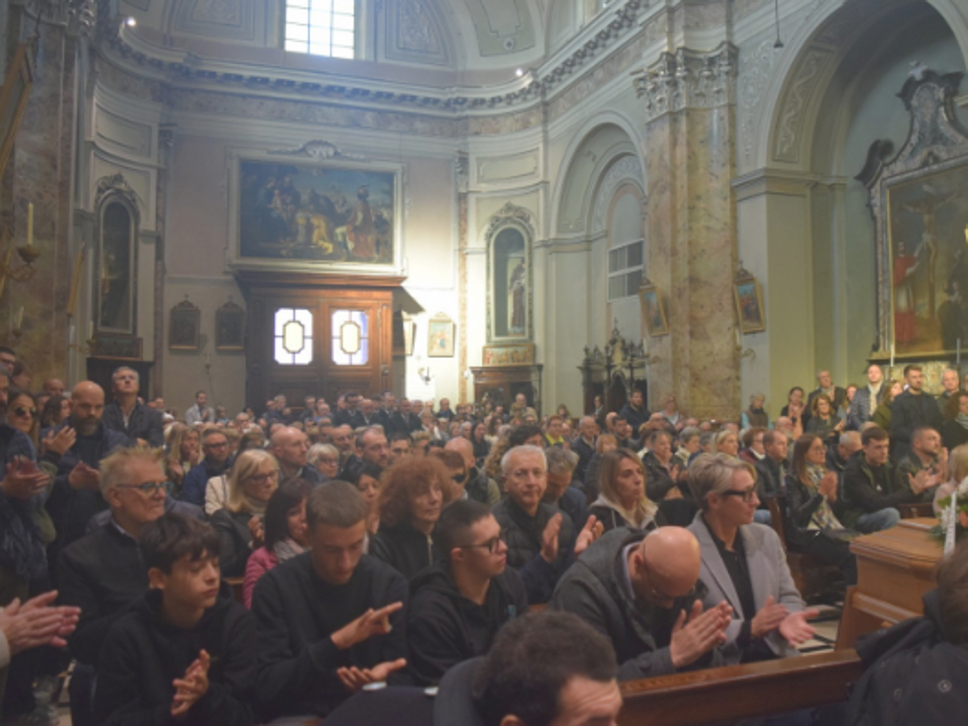 Monte Marenzo, l’ultimo saluto a Fabrizio Fontana: «Sei stato la scintilla di una grande solidarietà»
