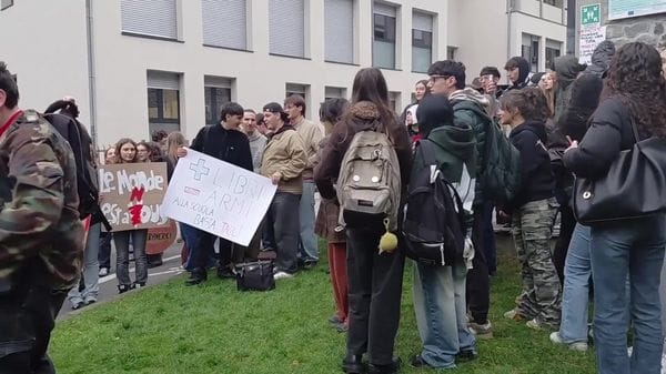 Morbegno, studenti in piazza: idee chiare e niente danni