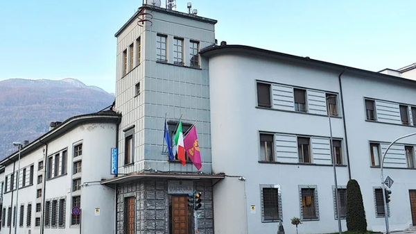 Sondrio, si presenta in Questura per una dichiarazione di ospitalità e finisce in carcere