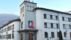 Sondrio, si presenta in Questura per una dichiarazione di ospitalità e finisce in carcere
