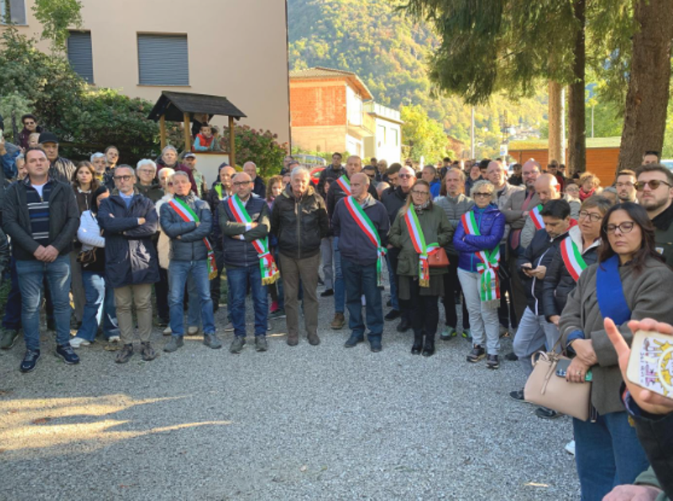 Valvarrone, inaugurato il Ponte dei Minatori: passerella sospesa a 204 metri d’altezza