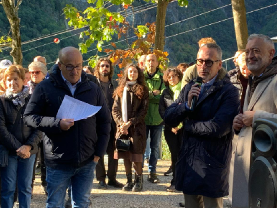 Valvarrone, inaugurato il Ponte dei Minatori: passerella sospesa a 204 metri d’altezza