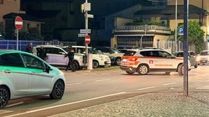 Delebio, due sorelline di sei e dieci anni investite da uno scooter