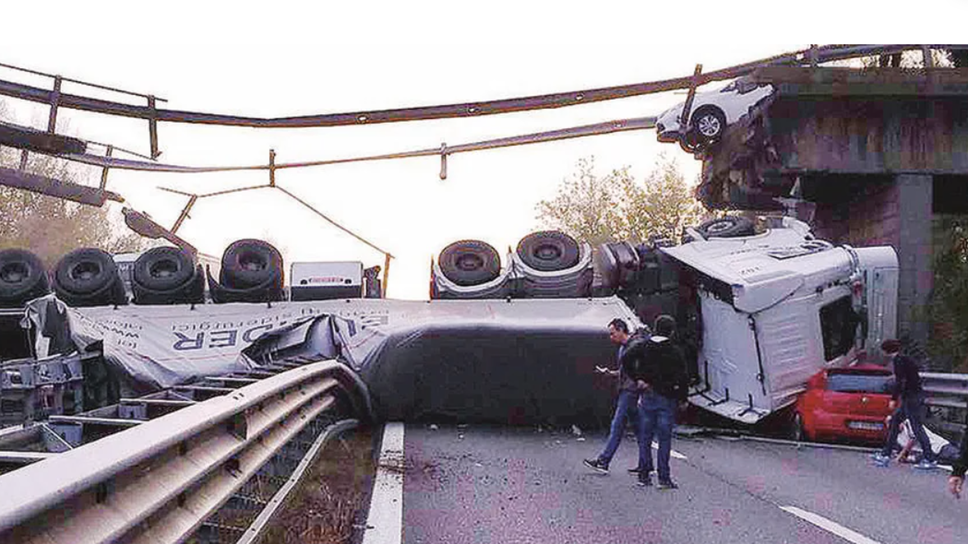 Dieci anni fa il crollo del ponte di Annone: «Tragedia impossibile da dimenticare»
