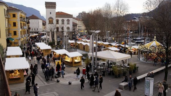 Lecco si prepara al Natale: il mercato lascia spazio alla pista, poi luci e arte