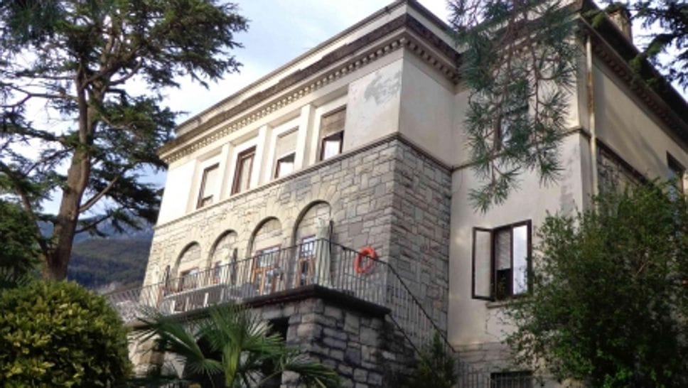 Mandello, Villa Maggio diventa un hotel: è polemica