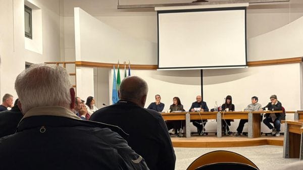 Morbegno, primo soccorso chiuso di notte: il taglio divide