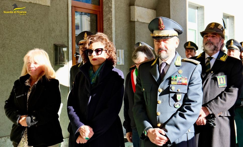 Villa di Chiavenna ricorda tre finanzieri caduti in servizio: una targa per non dimenticare