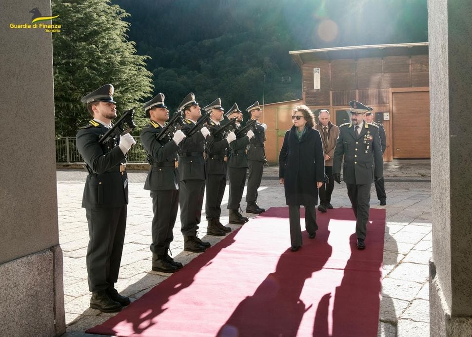 Villa di Chiavenna ricorda tre finanzieri caduti in servizio: una targa per non dimenticare
