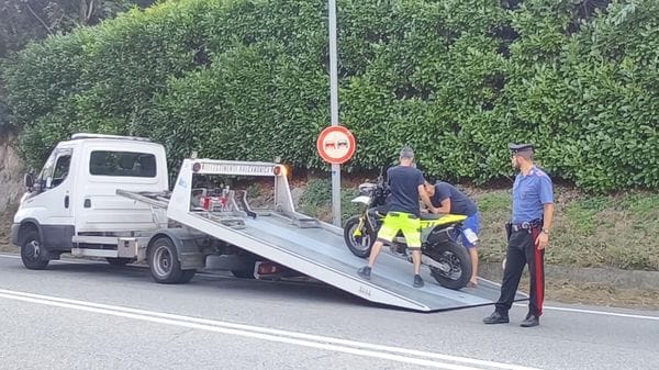 Schianto in moto sulla Sp583 a Pescate: 22enne in gravi condizioni a Lecco