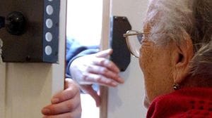 Mello, falsi carabinieri in casa di una coppia di ottantenni: «Controlliamo oro e gioielli»