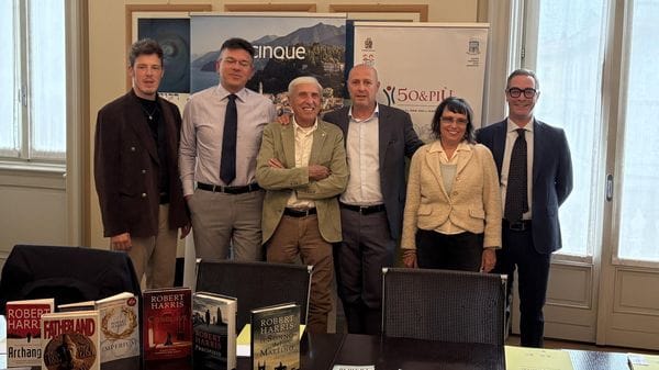 Lecco, Robert Harris vince il Premio Manzoni alla Carriera 2026