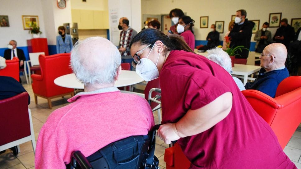 Malati di Alzheimer nelle case di riposo: il caos dei rimborsi delle rette