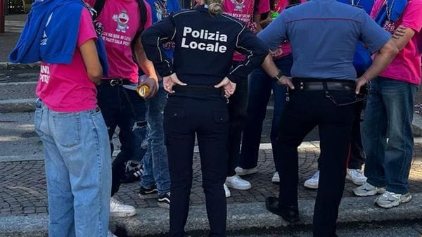 Chiavenna, fumogeno sul treno dei pendolari: danni per decine di migliaia di euro
