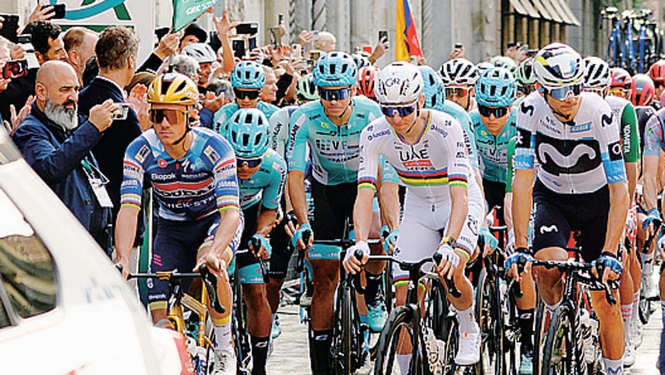 Lecco, il Giro di Lombardia attraversa il territorio: occhi puntati su Piganzoli