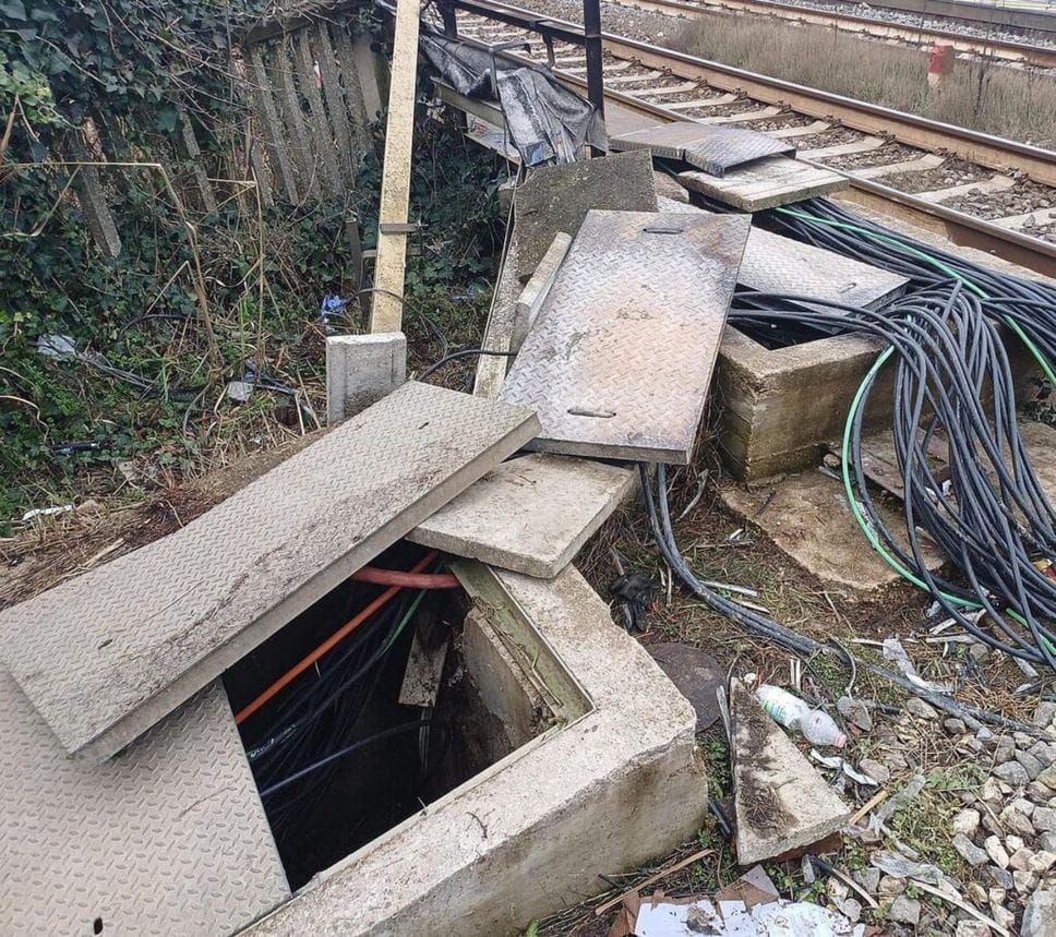 Il sabotaggio di alcuni giorni fa vicino alla stazione di Pesaro
