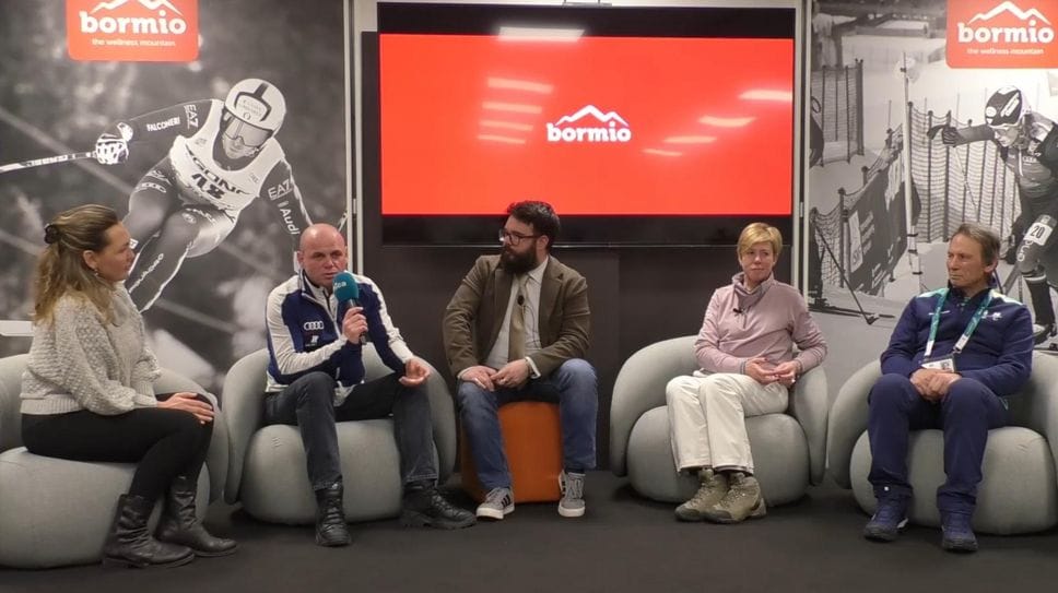 Da sinistra: l’interprete Orlina Shopska, il sindaco di Bansko Stoicho Banenski, il giornalista Fabio Landrini, il sindaco di Bormio Silvia Cavazzi, e il   presidente comitato Gemellaggi di Bormio Arrigo Canclini