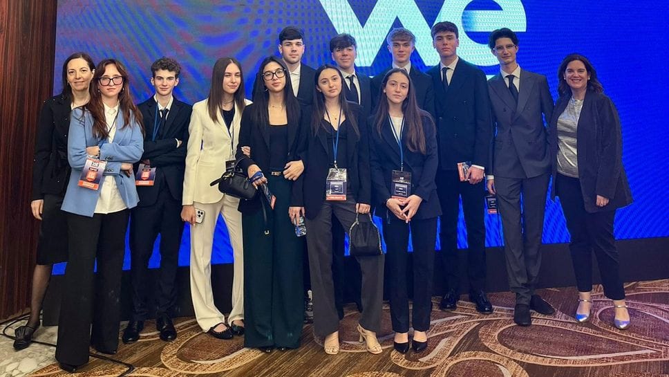 Il gruppo di studenti e insegnanti lecchesi bloccato a Dubai