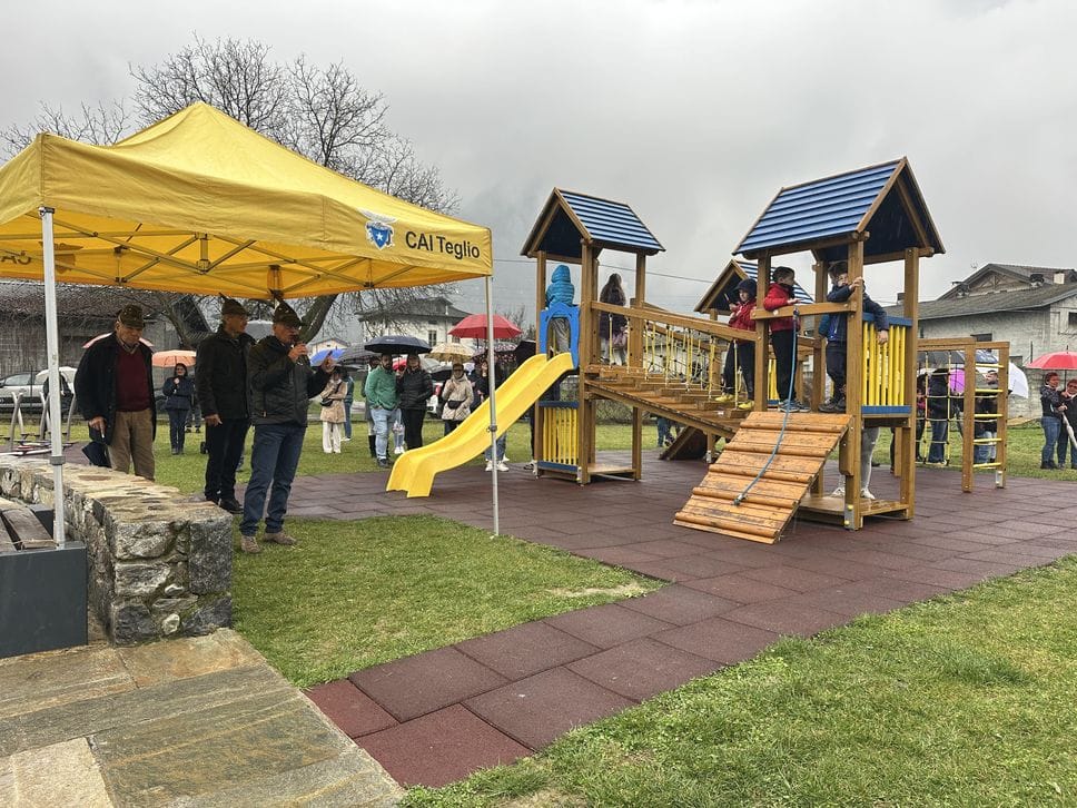 San Giacomo di Teglio: l'inaugurazione della struttura ai Crotti con la Fanfara alpina