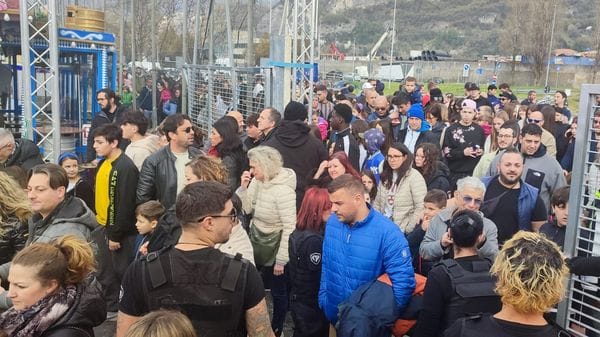 Lecco, folla al Luna Park per l’apertura