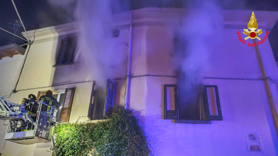 Mandello, rogo in un appartamento: soccorsi cinque turisti