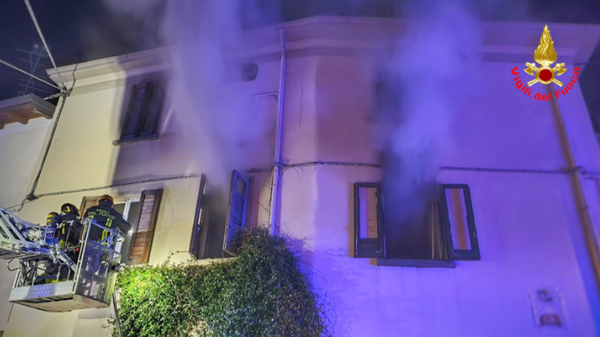 Mandello, rogo in un appartamento: soccorsi cinque turisti