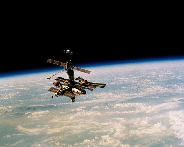 Il 23 marzo di 25 anni fa l'addio alla stazione spaziale russa